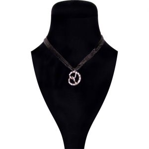 Trachten Halsband mit Anhänger Brezel mit Strassoptik schwarz-silber