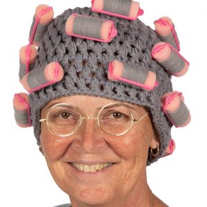Rentnerin Alte Dame Oma Mütze mit Lockenwicklern Häkelmütze grau-rosa